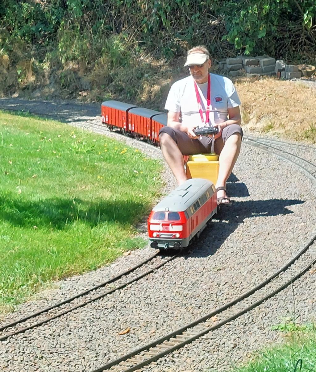 B R218 mit Güterzug